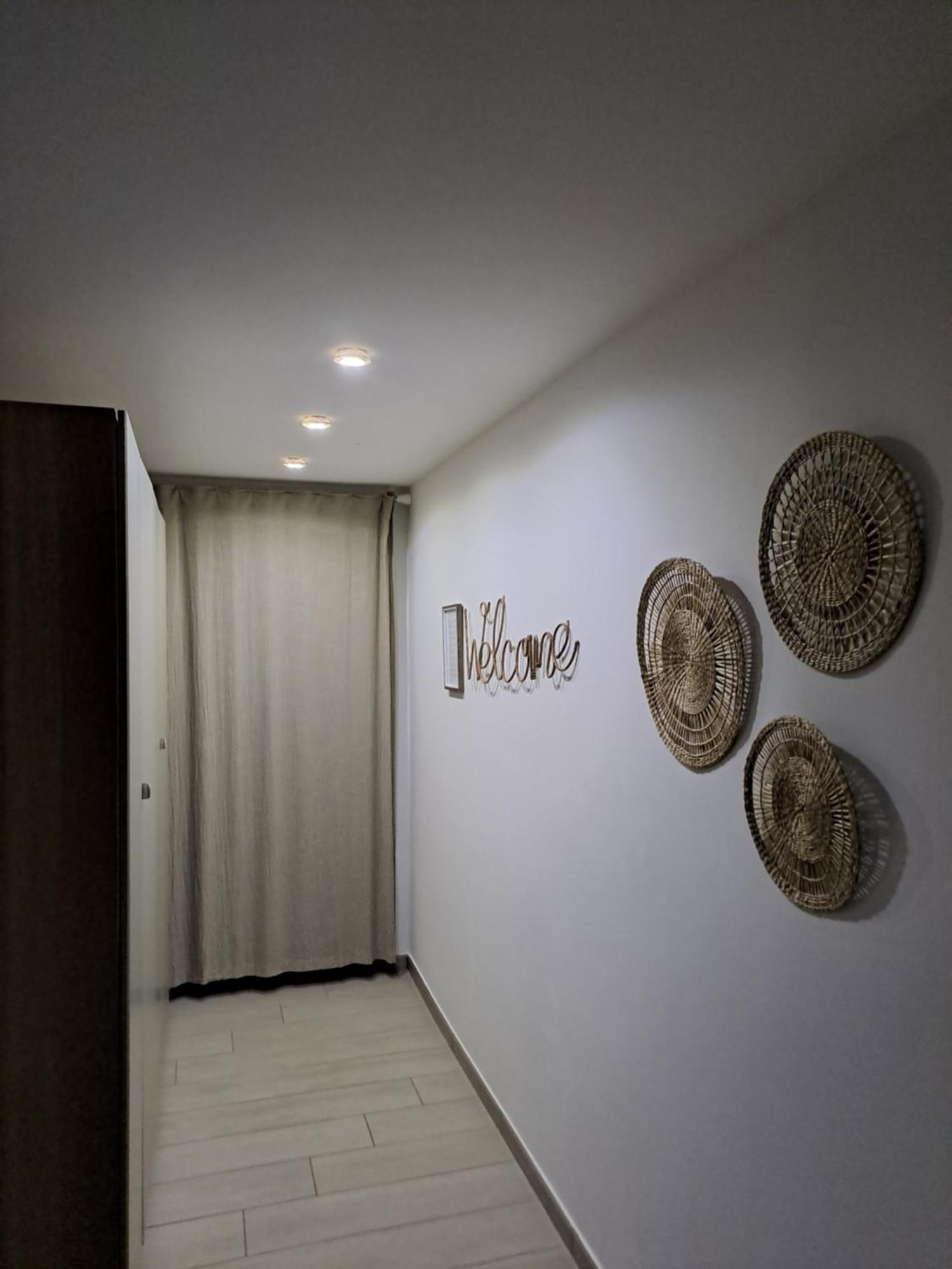 Fiumicino Airport Sunflower Room Exterior photo